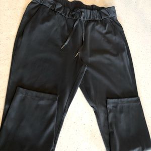 Lululemon stretch jogger pants